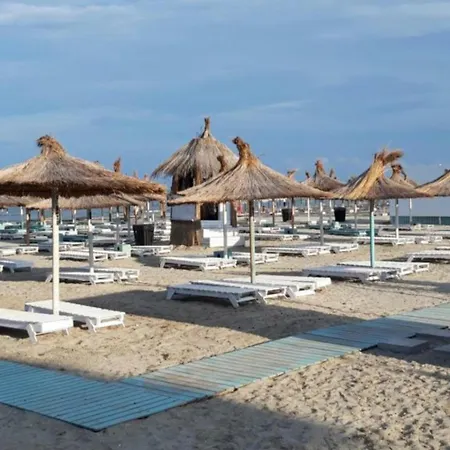Panoramic Beach And Pool Gorgeous Family Studio Prima Linie La Mare アパート