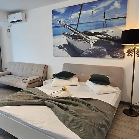 アパート Panoramic Beach And Pool Gorgeous Family Studio Prima Linie La Mare ナボダリ